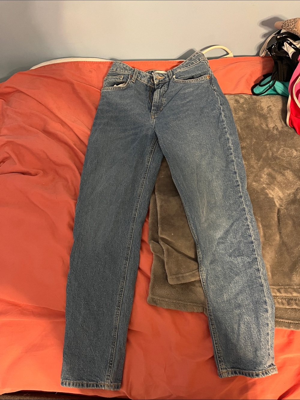 H&M Classic Straight-Leg Medium Blue Jeans